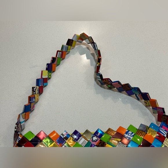 VIBRANT colourful Mexican artisan candy wrapper foil handbag with zipper closure - Picture 16 of 16